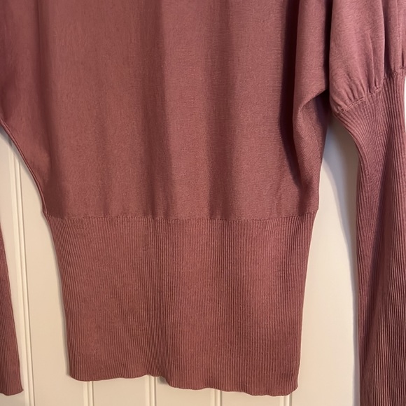 Fairly Long Sleeve Dolman V - Neck Size: 4 - Picture 6 of 9